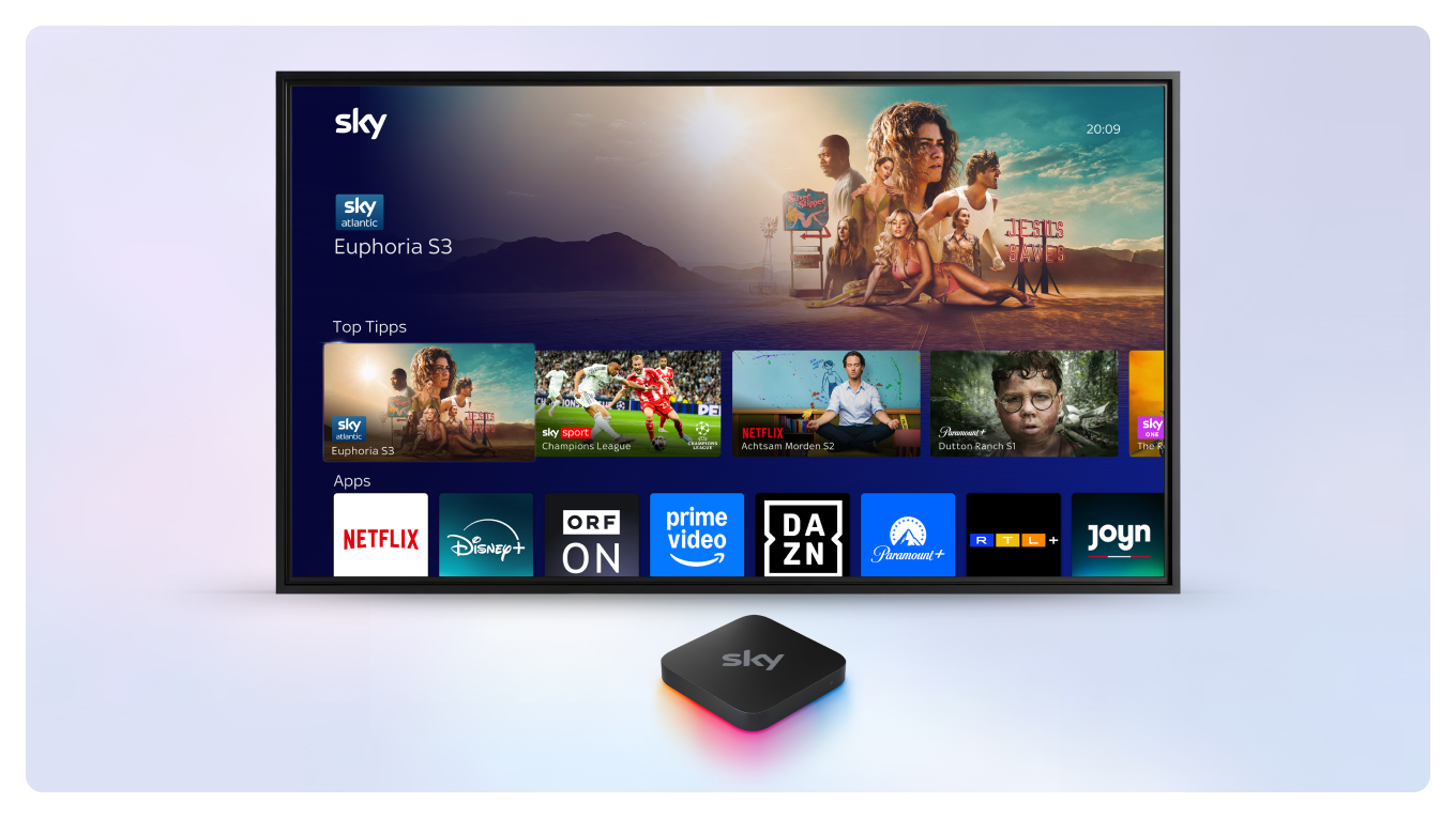 Sky Stream Box vor einem Fernseher, auf dem das Sky Stream UI zu sehen ist.