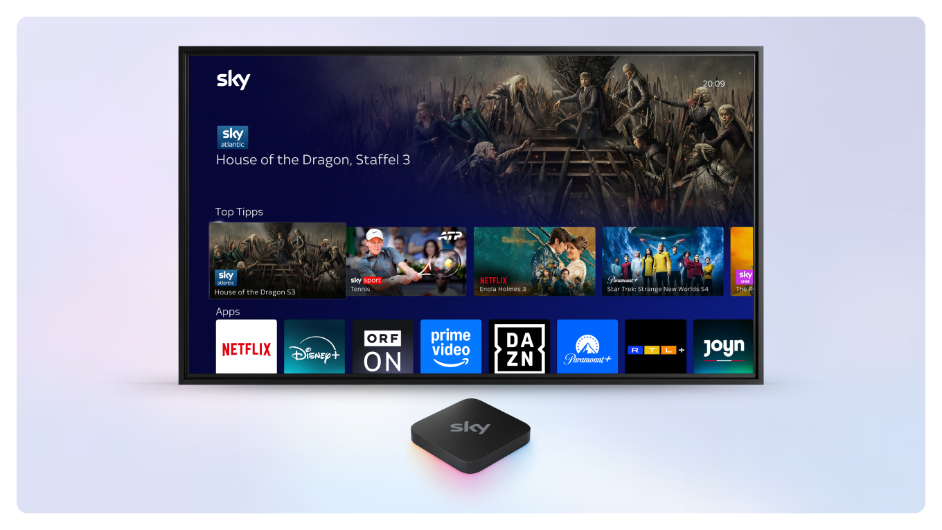 Sky Stream Box vor einem Fernseher, auf dem das Sky Stream UI zu sehen ist.